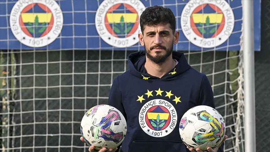 Milli futbolcu Samet Akaydın ile Hazal Çağlar evleniyor! Sürpriz evlenme teklifi sosyal medyayı çalkaladı 2
