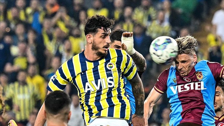 Milli futbolcu Samet Akaydın ile Hazal Çağlar evleniyor! Sürpriz evlenme teklifi sosyal medyayı çalkaladı 8
