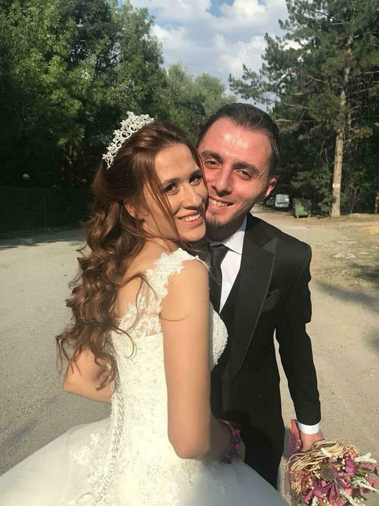 Dekoratif kemerin altında kalıp can veren Doktor Mehmet Baltacı ile eşi Güler Baltacı çocukluk aşkıymış 1