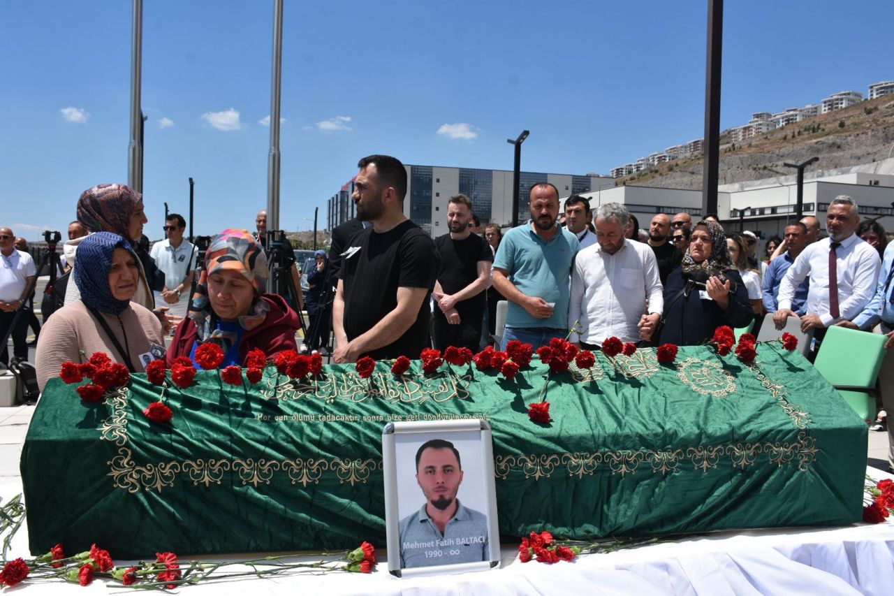 Dekoratif kemerin altında kalıp can veren Doktor Mehmet Baltacı ile eşi Güler Baltacı çocukluk aşkıymış 9