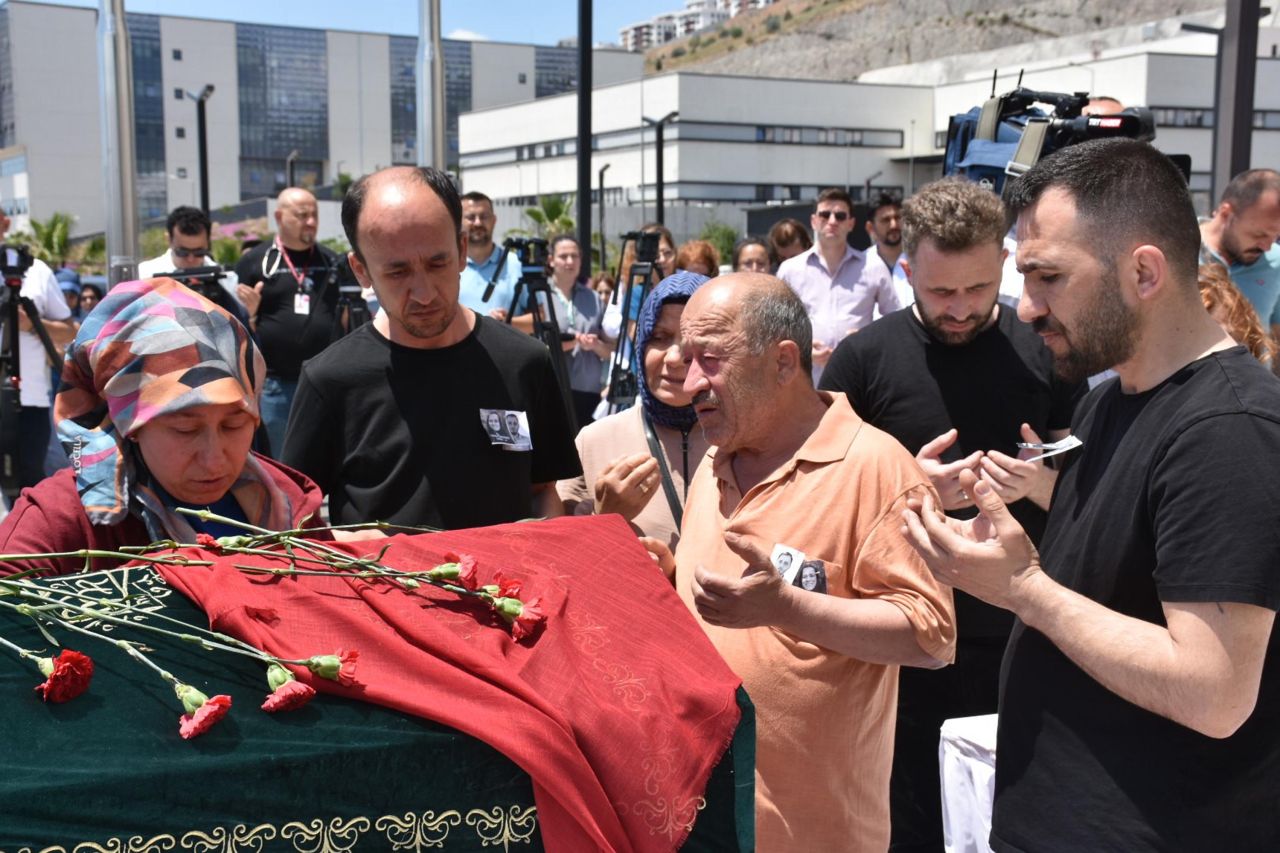 Dekoratif kemerin altında kalıp can veren Doktor Mehmet Baltacı ile eşi Güler Baltacı çocukluk aşkıymış 4