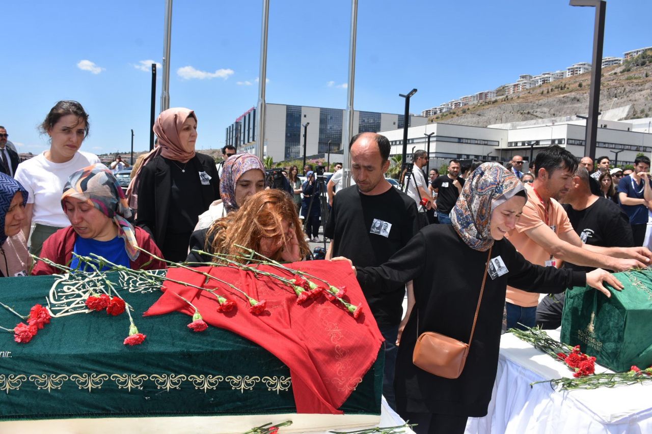 Dekoratif kemerin altında kalıp can veren Doktor Mehmet Baltacı ile eşi Güler Baltacı çocukluk aşkıymış 6