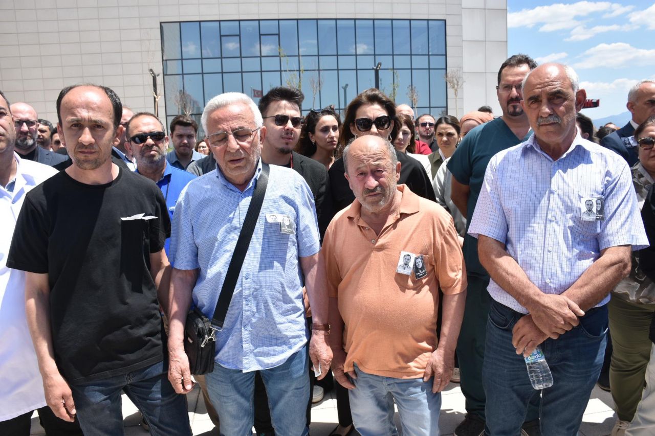 Dekoratif kemerin altında kalıp can veren Doktor Mehmet Baltacı ile eşi Güler Baltacı çocukluk aşkıymış 5