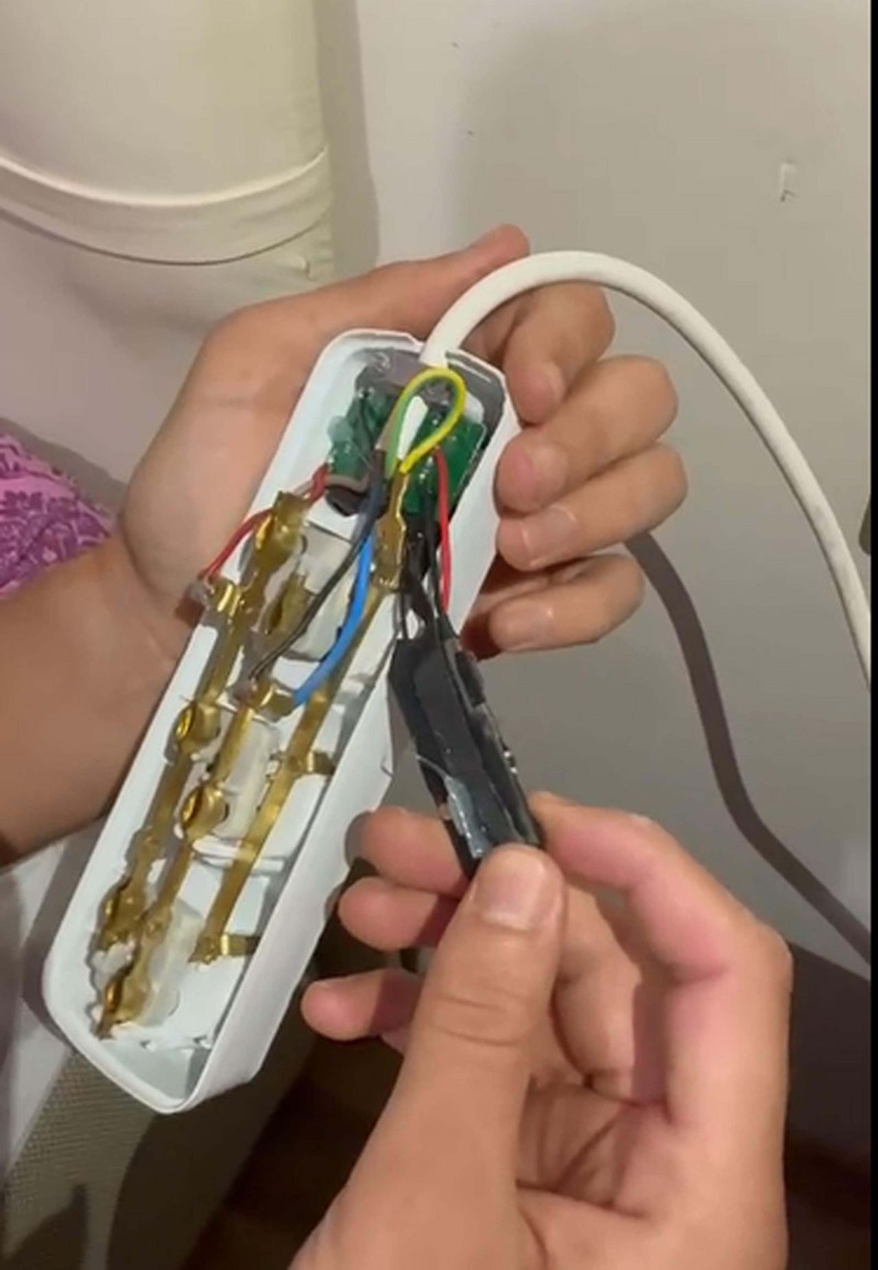 Denizli'de kiralık dairede gizli kamera rezaleti! Tutuklanan ev sahibi canlı izliyormuş: Fantezi için yaptım 2