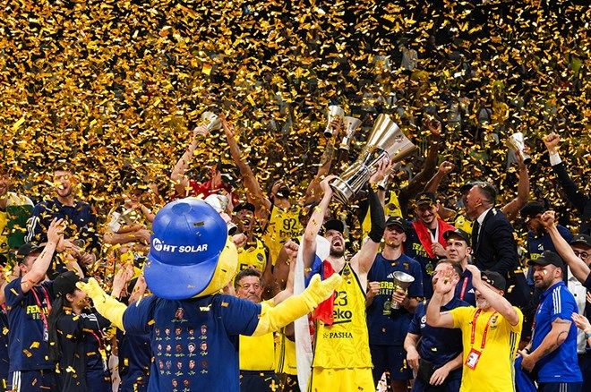Fenerbahçe Beko, EuroLeague şampiyonluğunu taraftarlarıyla kutladı: Bağdat Caddesi'nde tarihi anlar... 1