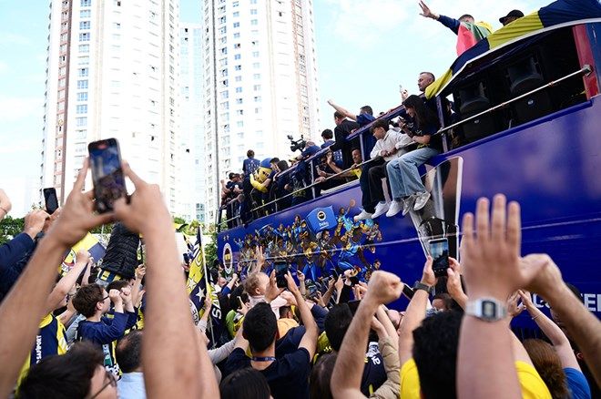 Fenerbahçe Beko, EuroLeague şampiyonluğunu taraftarlarıyla kutladı: Bağdat Caddesi'nde tarihi anlar... 11