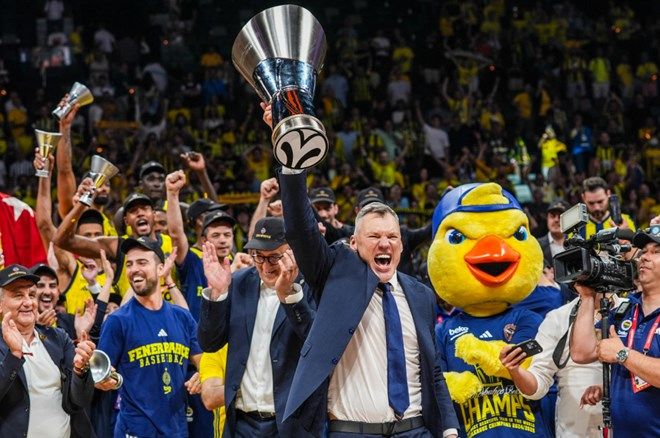 Fenerbahçe Beko, EuroLeague şampiyonluğunu taraftarlarıyla kutladı: Bağdat Caddesi'nde tarihi anlar... 2