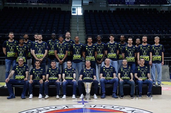 Fenerbahçe Beko, EuroLeague şampiyonluğunu taraftarlarıyla kutladı: Bağdat Caddesi'nde tarihi anlar... 8
