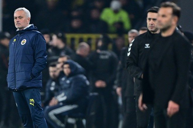 Okan Buruk'tan Jose Mourinho'ya gündem olan sözler: Ağlamaya devam ediyor! 4