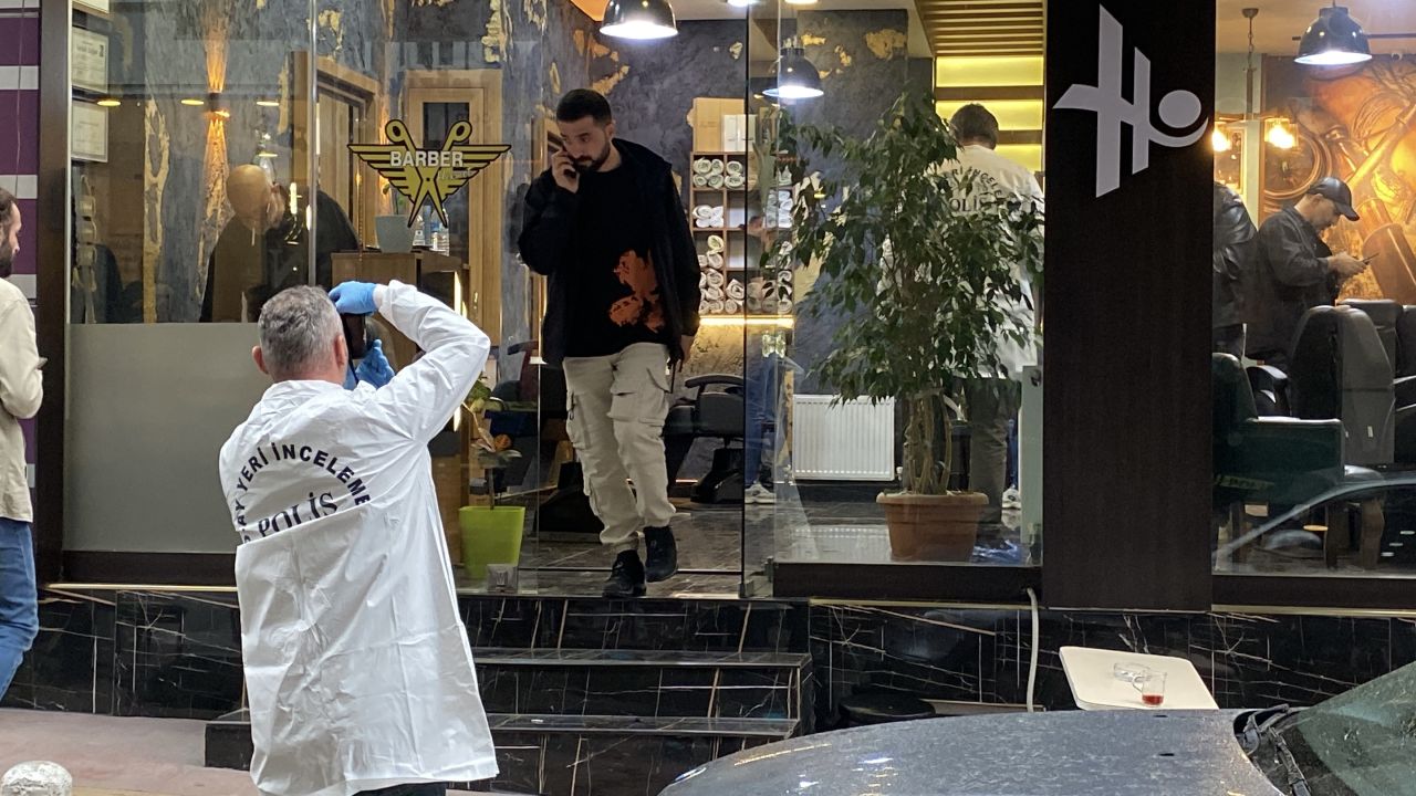 Samsun'da berberde kardeş cinayeti: Silahını hızlı çeken hayatta kaldı! Olay anı kamerada... 6