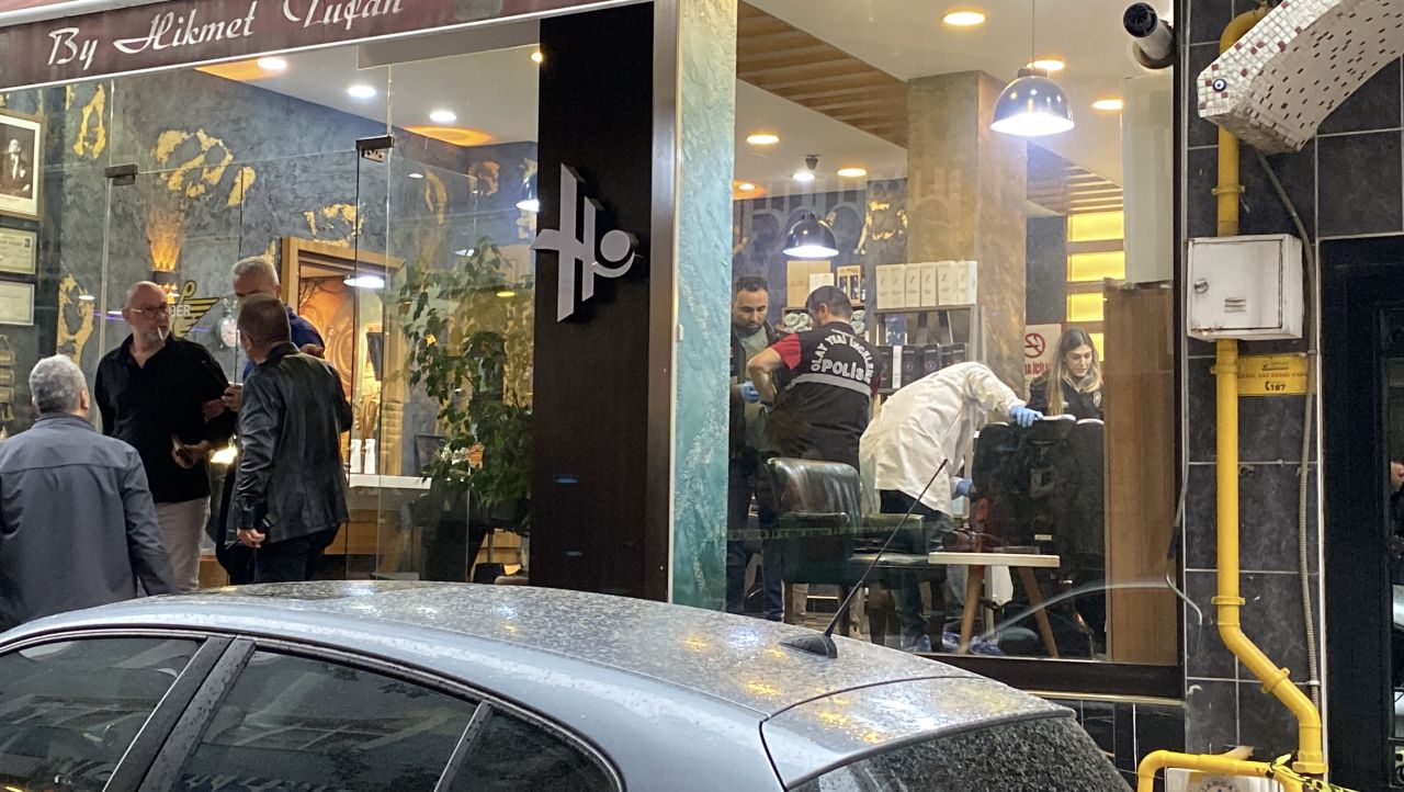 Samsun'da berberde kardeş cinayeti: Silahını hızlı çeken hayatta kaldı! Olay anı kamerada... 7