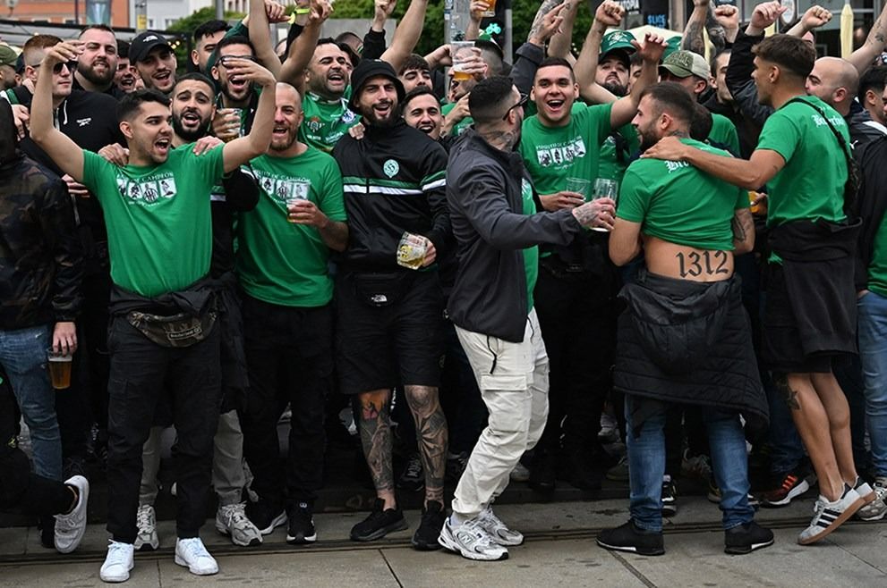 Final değil, meydan savaşı! Konferans Ligi Finali öncesi Wroclaw’da taraftarlar birbirine girdi! 1