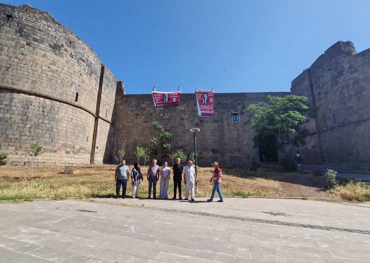 Diyarbakır surlarına asılan 'İmamoğlu' pankartlarına polis el koydu, CHP'li başkana ceza kesildi 1