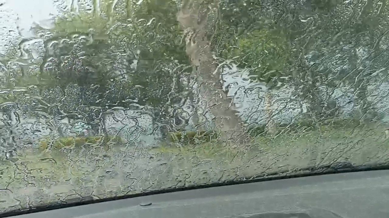 Sağanak bastırdı, İstanbul'da yollar göle döndü araçlar suda yüzdü 5