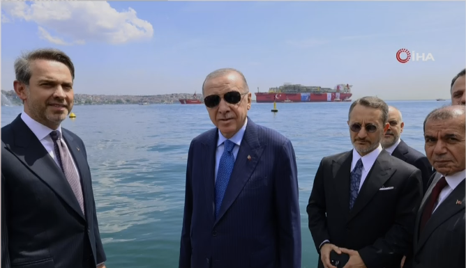 Cumhurbaşkanı Erdoğan Dolmabahçe'den uğurladı: Doğalgaz üretim platformu Osman Gazi Karadeniz'e açıldı 2