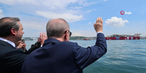 Cumhurbaşkanı Erdoğan Dolmabahçe'den uğurladı: Doğalgaz üretim platformu Osman Gazi Karadeniz'e açıldı 4