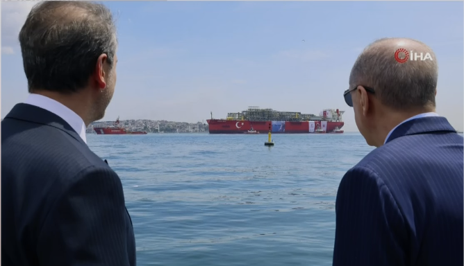 Cumhurbaşkanı Erdoğan Dolmabahçe'den uğurladı: Doğalgaz üretim platformu Osman Gazi Karadeniz'e açıldı 3
