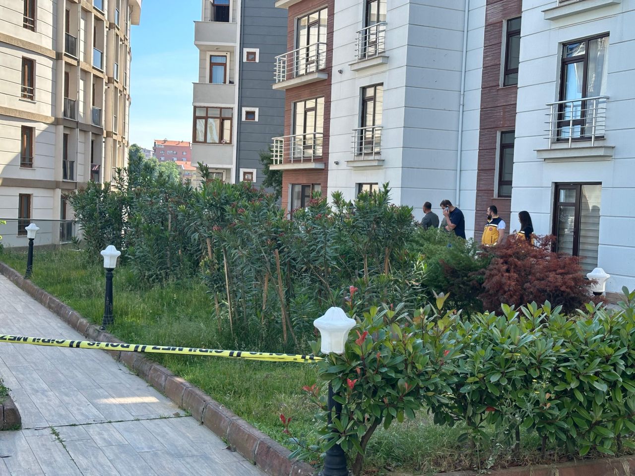 Gece 5. kattan düşen genç Elif Atalay'ın cansız bedenini sabah komşuları buldu 4