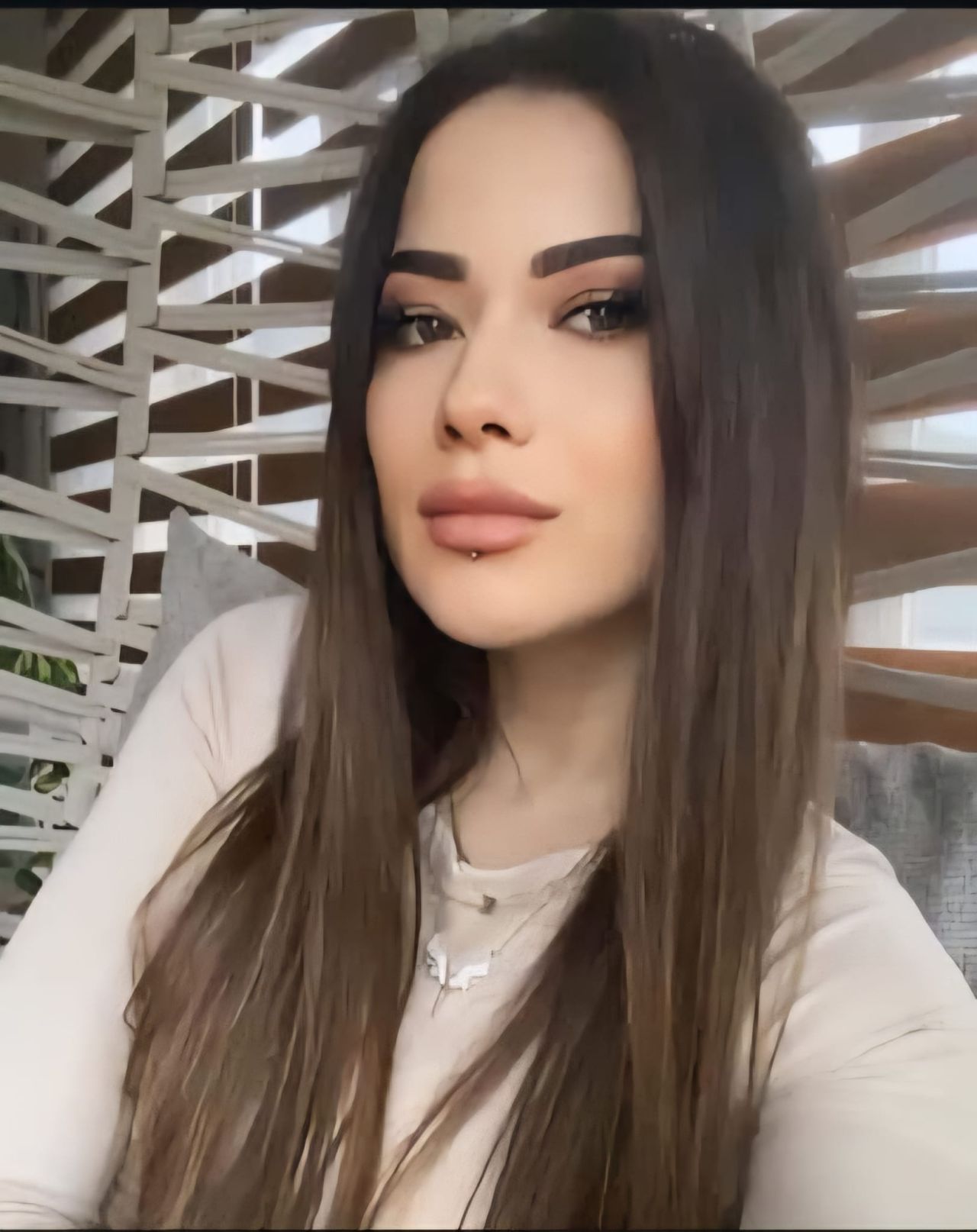 Gece 5. kattan düşen genç Elif Atalay'ın cansız bedenini sabah komşuları buldu 6