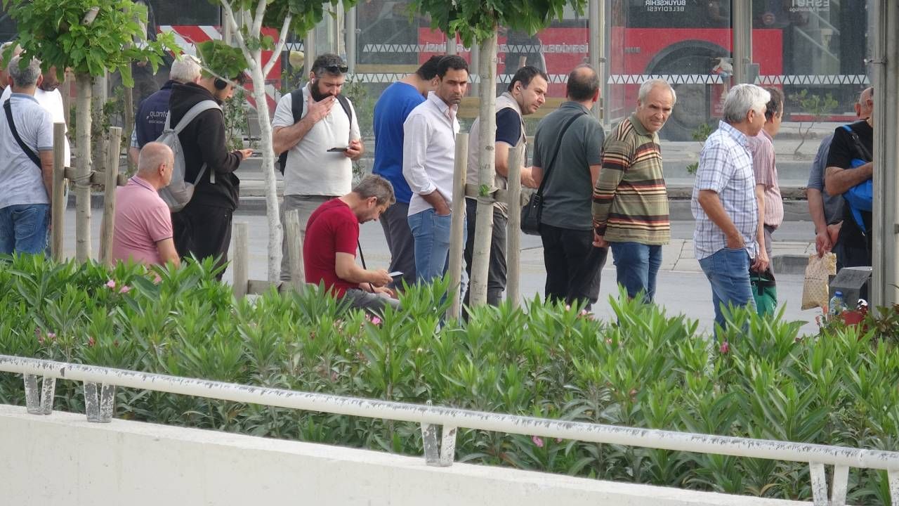 İzmir'de grevin ikinci günü: DİSK temsilcisi 50 akrabasını İzmir belediyesinde işe sokmuş! Maaş talebi gündem oldu 9