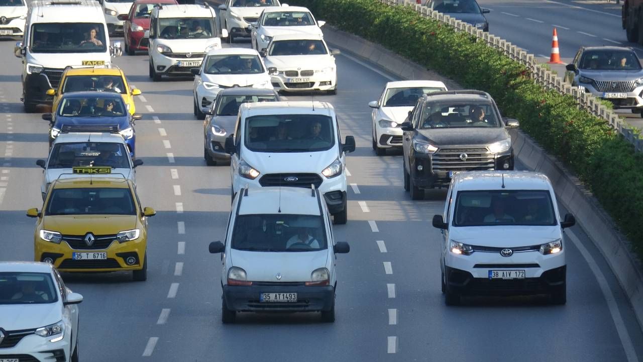 İzmir'de grevin ikinci günü: DİSK temsilcisi 50 akrabasını İzmir belediyesinde işe sokmuş! Maaş talebi gündem oldu 8
