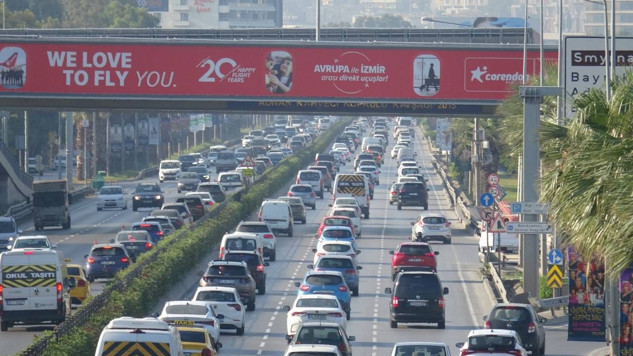 İzmir'de grevin ikinci günü: DİSK temsilcisi 50 akrabasını İzmir belediyesinde işe sokmuş! Maaş talebi gündem oldu 6