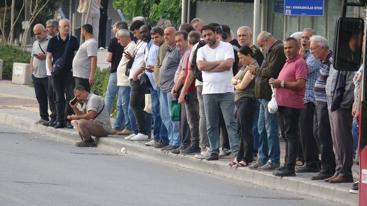 İzmir'de grevin ikinci günü: DİSK temsilcisi 50 akrabasını İzmir belediyesinde işe sokmuş! Maaş talebi gündem oldu 1