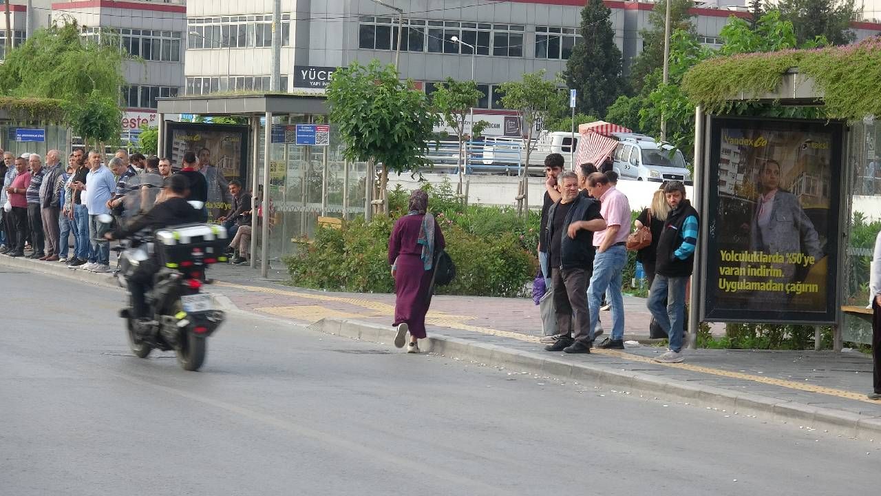 İzmir'de grevin ikinci günü: DİSK temsilcisi 50 akrabasını İzmir belediyesinde işe sokmuş! Maaş talebi gündem oldu 5