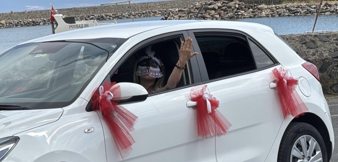 Tekirdağ'da kumarbaz eşinden boşanan kadın göbek atarak kutlama yaptı 2