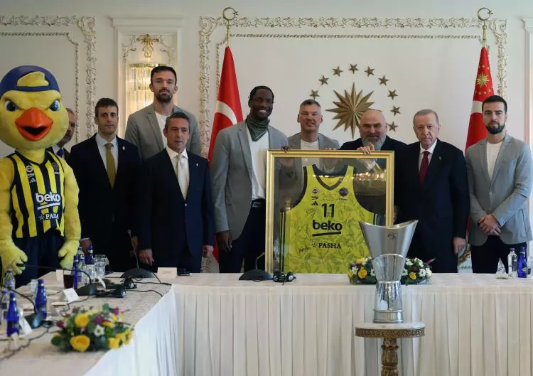Cumhurbaşkanı Recep Tayyip Erdoğan, Euroleague şampiyonu Fenerbahçe'yi kabul etti 11