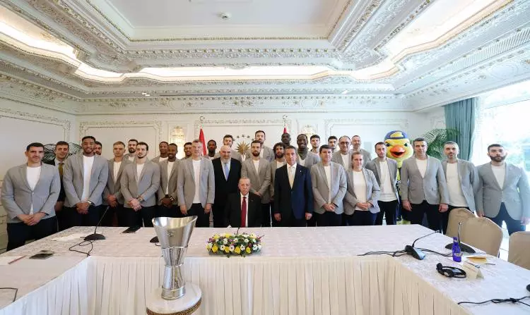 Cumhurbaşkanı Recep Tayyip Erdoğan, Euroleague şampiyonu Fenerbahçe'yi kabul etti 15