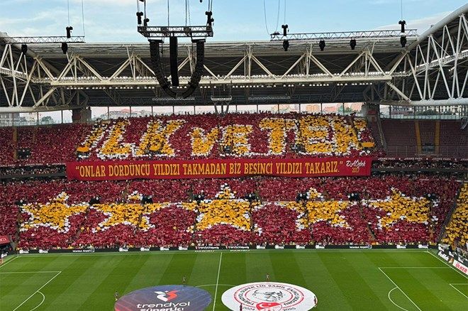 Galatasaray'dan dev koreografi: Jose Mourinho ve Fenerbahçe'ye olay gönderme! 1