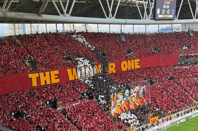 Galatasaray'dan dev koreografi: Jose Mourinho ve Fenerbahçe'ye olay gönderme! 3