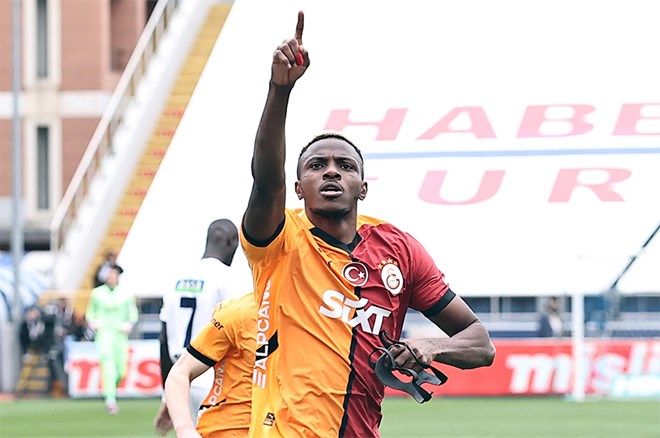 Rams Park’ta Victor Osimhen'e özel şarkı: Taraftarlar hep bir ağızdan söyledi 6