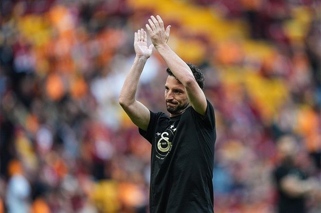 Fernando Muslera ve Dries Mertens Galatasaray formasıyla son maçına çıktı: Omuzlarda veda ettiler 3