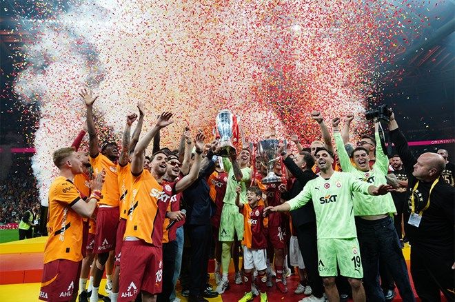 Galatasaray şampiyonluğunu kutladı: Drone şovla gökyüzü aydınlandı! 11