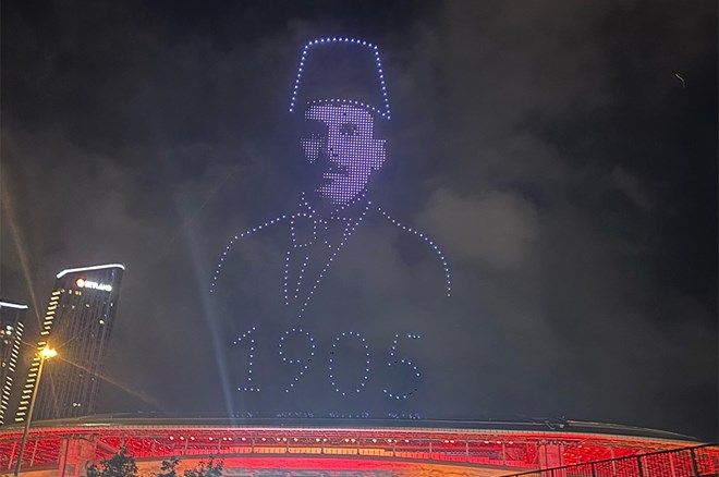 Galatasaray şampiyonluğunu kutladı: Drone şovla gökyüzü aydınlandı! 4