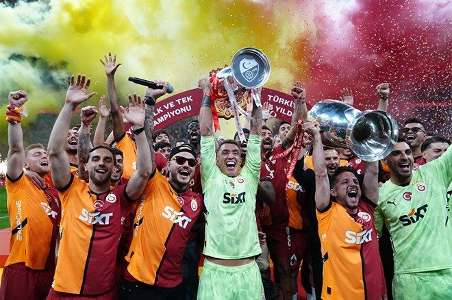 Galatasaray şampiyonluğunu kutladı: Drone şovla gökyüzü aydınlandı! 14