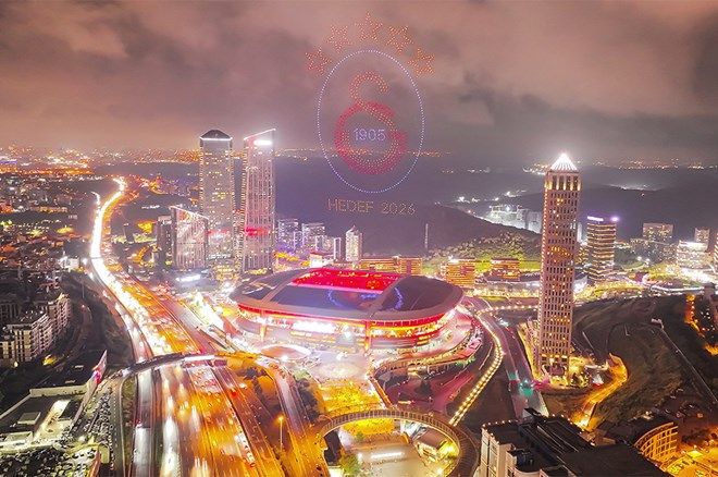 Galatasaray şampiyonluğunu kutladı: Drone şovla gökyüzü aydınlandı! 8