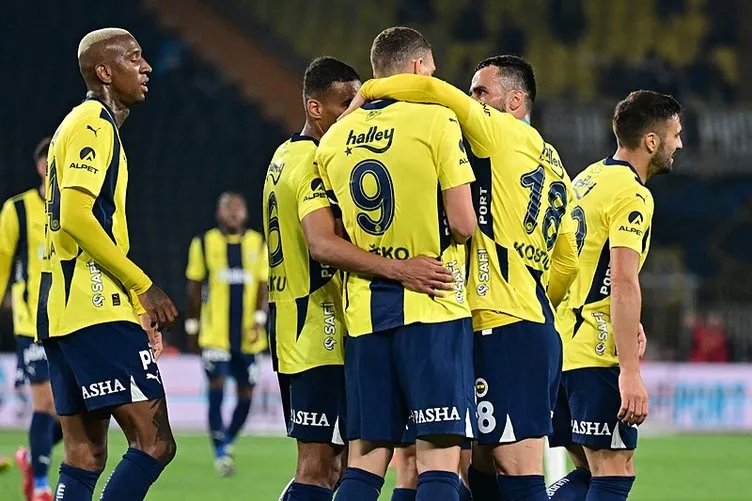 Fenerbahçe'de skandal tören: Yıldız isimlere mutfakta plaket verildi... 1