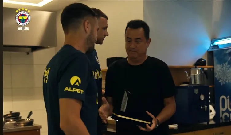 Fenerbahçe'de skandal tören: Yıldız isimlere mutfakta plaket verildi... 6