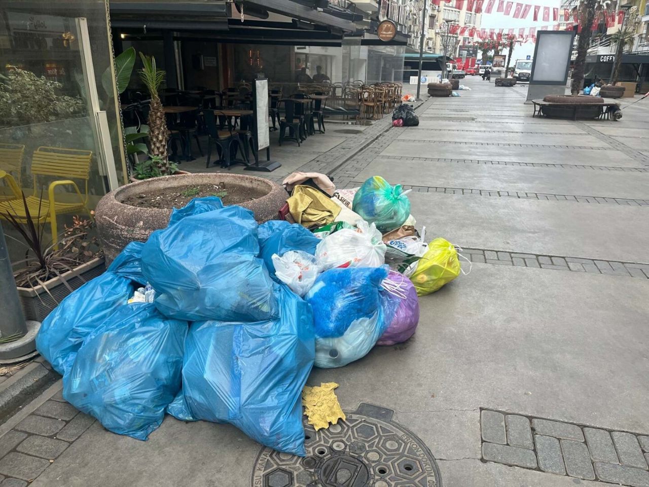 Otobüsler kontak kapattı, çöpleri toplayan yok, İzmir kaosa teslim! Grevci işçiler 90 bin TL maaş istiyor 3