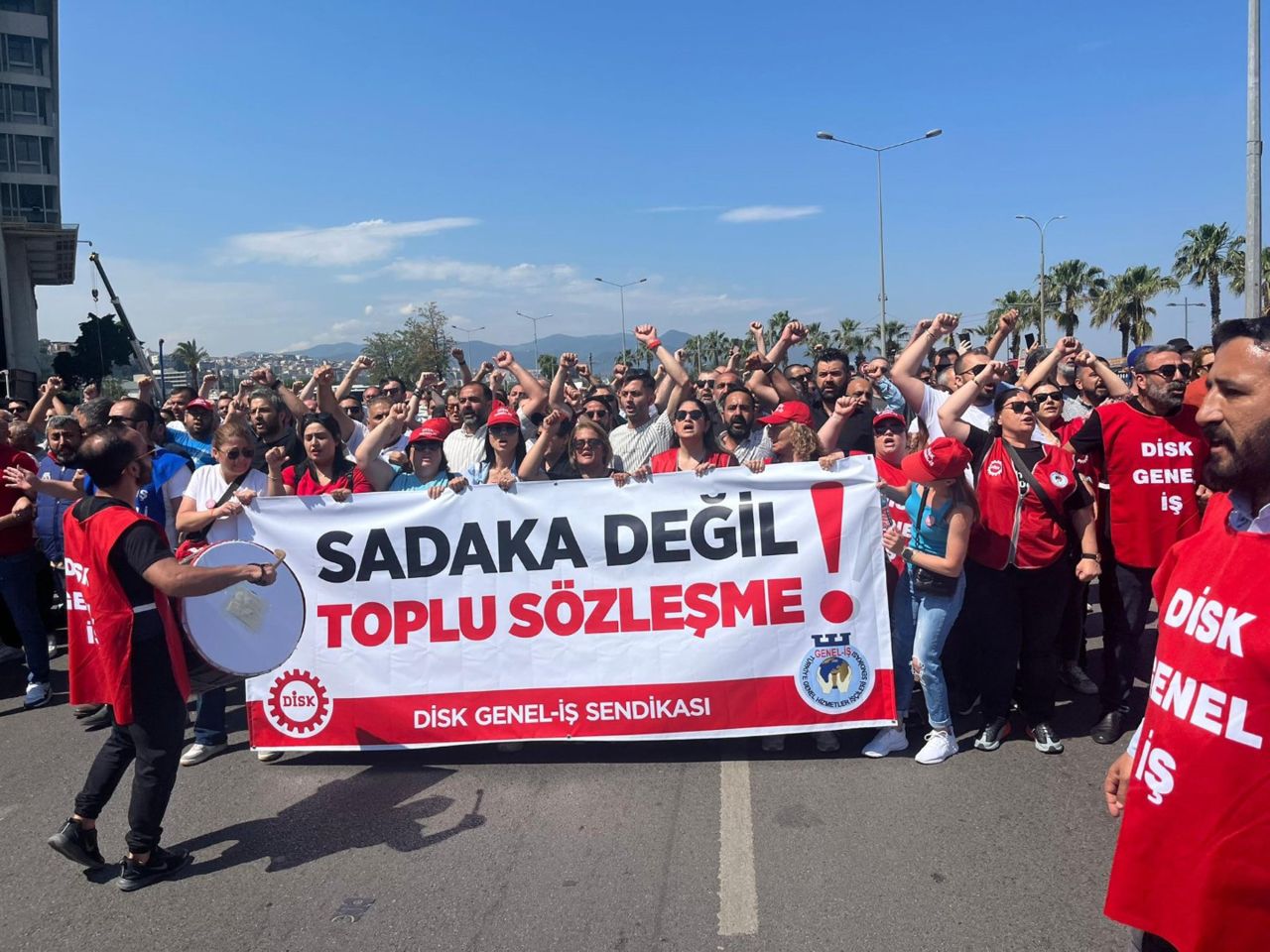 Otobüsler kontak kapattı, çöpleri toplayan yok, İzmir kaosa teslim! Grevci işçiler 90 bin TL maaş istiyor 9