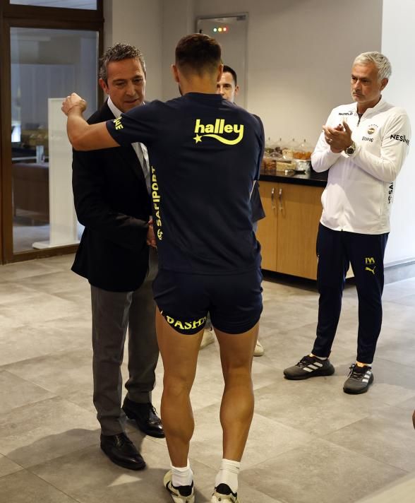 Fenerbahçelileri ayağa kaldıran Dzeko-Tadic vedasının nedeni ortaya çıktı! İşte tencere, tava, tüplü görüntünün sebebi 3