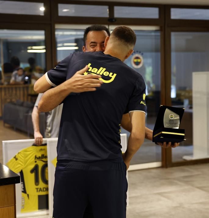 Fenerbahçelileri ayağa kaldıran Dzeko-Tadic vedasının nedeni ortaya çıktı! İşte tencere, tava, tüplü görüntünün sebebi 6