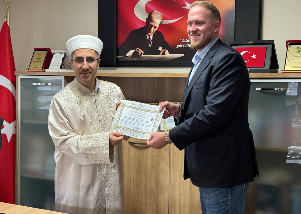İngiliz Simon, sevdiği kadın için müslüman oldu: Yeni adı Sinan 8