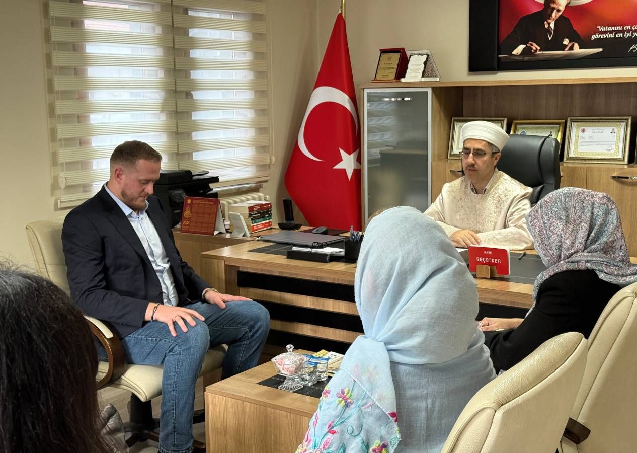 İngiliz Simon, sevdiği kadın için müslüman oldu: Yeni adı Sinan 7
