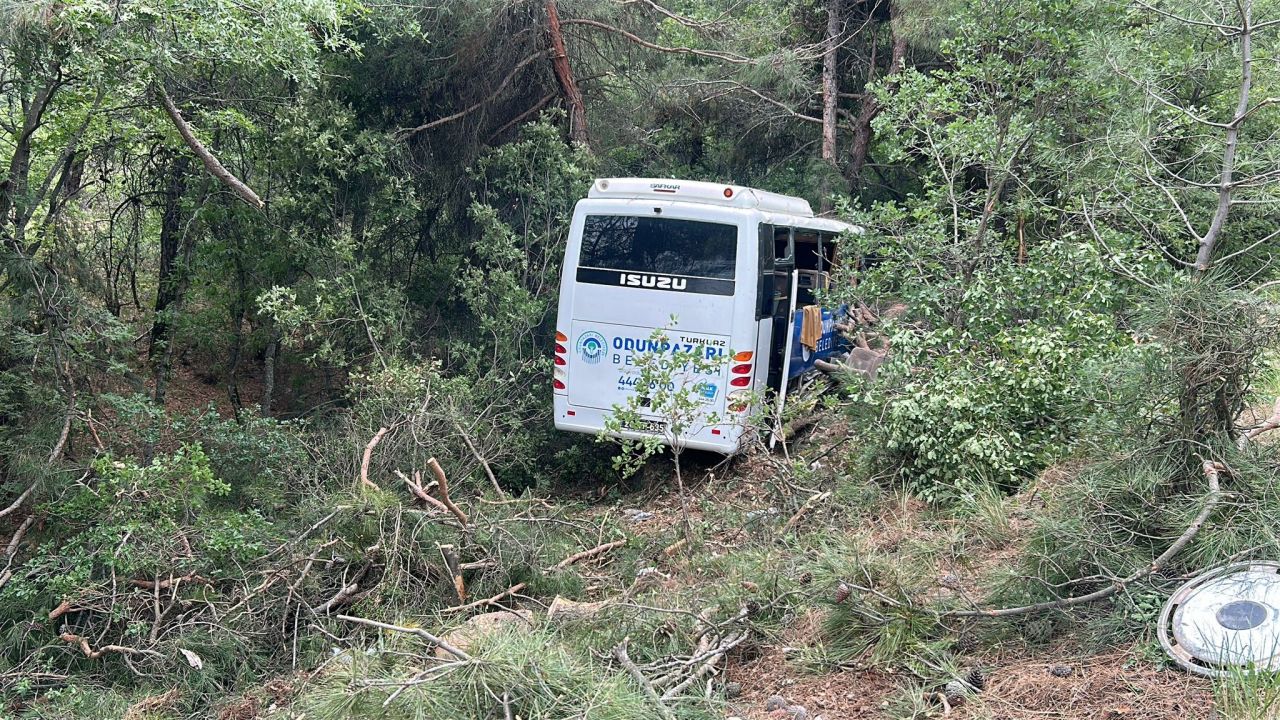 Otomobil Sporları Federasyonu aracı Eskişehir'de şarambole uçtu: 5'i ağır 28 yaralı 7