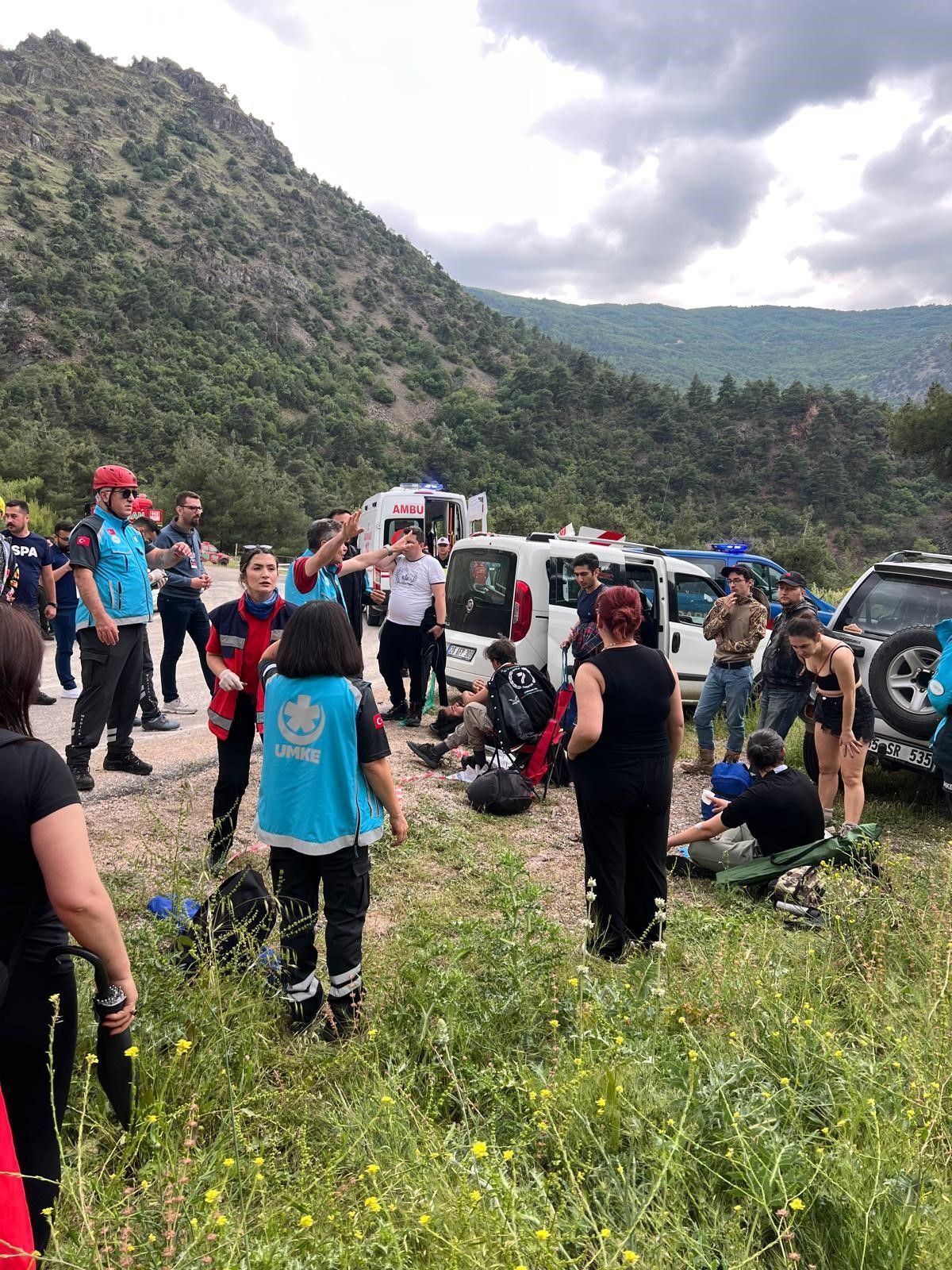 Otomobil Sporları Federasyonu aracı Eskişehir'de şarambole uçtu: 5'i ağır 28 yaralı 2