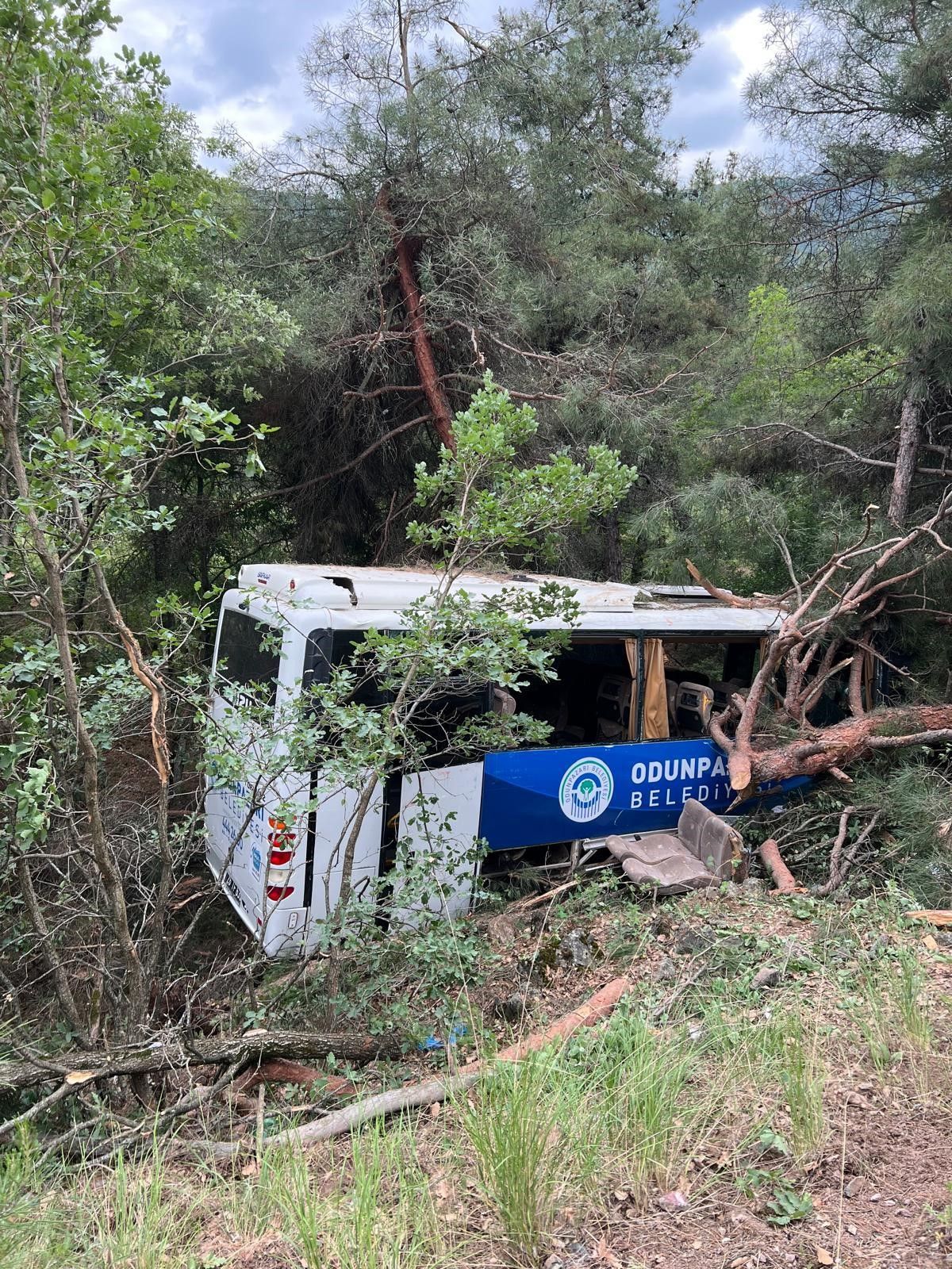 Otomobil Sporları Federasyonu aracı Eskişehir'de şarambole uçtu: 5'i ağır 28 yaralı 1